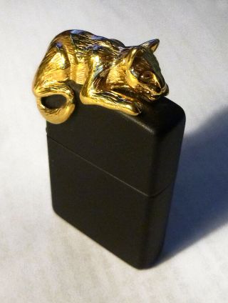 Zippo Matte Black With Gold Cat Sculpture Vn Nr