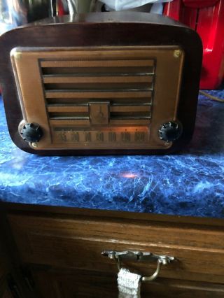 Vintage Emerson All Wood Table Top Tube Radio - - Circa 1940 