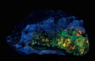 Bright multicolor SW/LW UV fluorescent from the Puttapa Zinc Mine Australia 101 4