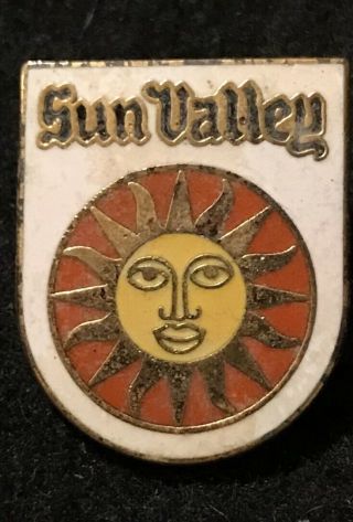 Sun Valley Vintage Skiing Ski Pin Badge Idaho Id Resort Souvenir Travel