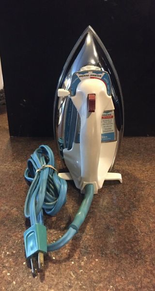 Vintage GE General Electric Spray Steam & Dry Iron Blue Cord 8