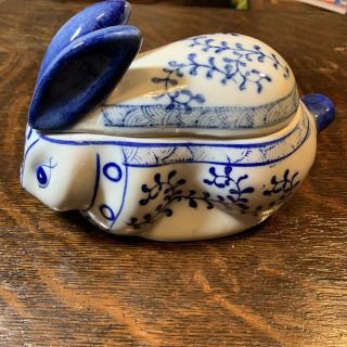 Vintage Blue & White Ceramic Lidded Bunny / Rabbit Trinket Box / Candy Dish/