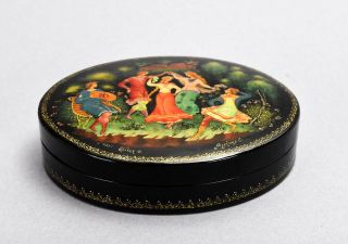 Old Signed Palekh Ussr Russian Lacquered Oval Box Hand Painted Folk Dance Scene