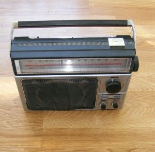 Vintage Realistic Radio Shack Am/fm Radio Model 12 - 650 Tandy Afc Auto Frequency