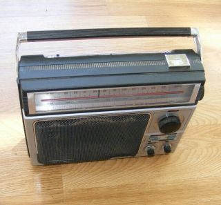 Vintage Realistic RADIO SHACK AM/FM Radio Model 12 - 650 Tandy AFC Auto Frequency 2
