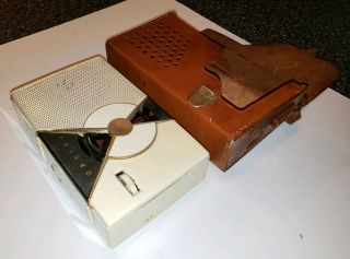 Vintage 1957 Philco T7 - 126 Transistor Portable Radio Mid Century Modern