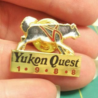 1988 Yukon Quest Lapel Pin Dog Sled Race Whitehorse Yukon To Fairbanks Alaska