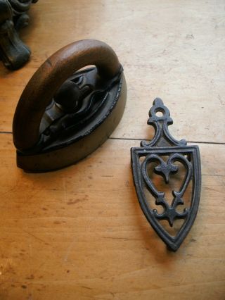 Small Antique Cast Iron Toy Sad Iron With Detachable Handle And Trivet