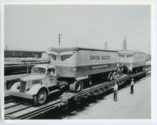 Orig 8x10 B/w Photo: Up Union Pacific White Tractor Loading Tofc Trailers
