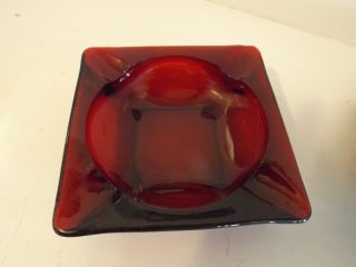 3 VTG ANCHOR HOCKING RUBY RED GLASS SQUARE ASH TRAYS LARGE SMALL MID CENTURY EUC 4
