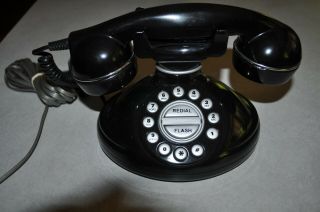 Vintage Retro Style Table Top Phone Model 3200 Great