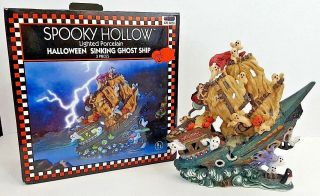 Halloween Sinking Ghost Ship - Spooky Hollow - No Light