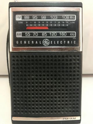 Vintage General Electric Ge 7 - 2500a Am/fm Portable Transistor Radio 7.  A1