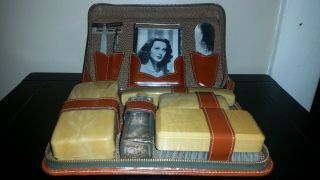 Vintage jcpenneys 1940 ' s Men ' s Leather Travel Vanity Grooming Kit Zipper Bag 4