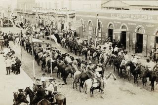 C1910 - Mexican Revolution - Rebels Ammassing At The Mexican - American Border