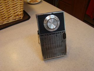 Vintage 1963 Rca Victor Transistor Radio Model 4rg11 Powers On Case