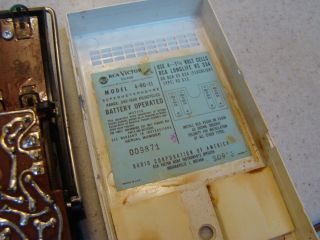 Vintage 1963 RCA Victor Transistor Radio Model 4RG11 powers on case 4