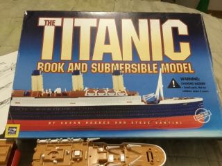 TITANIC SUBMERSIBLE MODEL W/BOX,  NO BOOK,  (1999) ICEBERG,  DISASTER,  1912 3