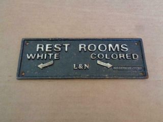 BLACK AMERICANA CAST IRON L&N RAILROAD SIGN REST ROOMS WHITE COLORED PLAQUE 3