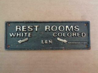 BLACK AMERICANA CAST IRON L&N RAILROAD SIGN REST ROOMS WHITE COLORED PLAQUE 4