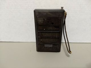 Vintage - GE - General Electric Model 7 - 2582A Portable AM/FM - 9 Volt Radio, 4