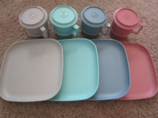 Set Of 4 Vintage Tupperware Plates W/ Matching Cups/ Lids Pastel Colors
