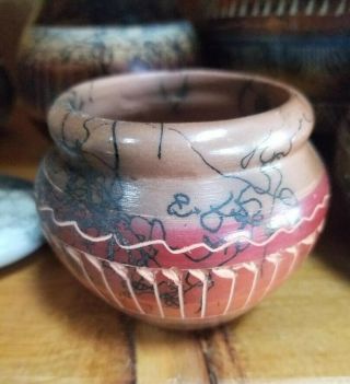 Small Red And Tan Arizona Navajo Native American Horsehair Round Vase Pottery