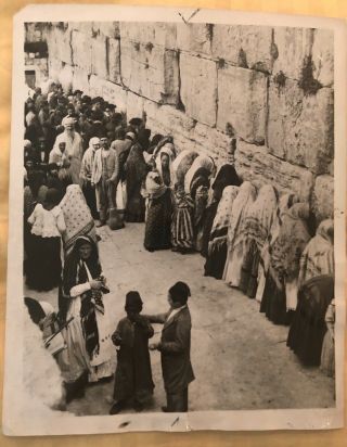 1928 Press Photo.  Jerusalem Palestine,  Wailing Wall