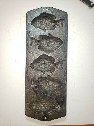 Vintage Lodge Perch Fish Muffin Pan Cast Iron Corn Bread Mold Cookware 5pp2