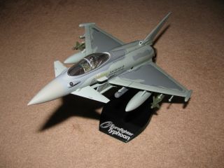 1/48 SCALE EUROFIGHTER TYPHOON MANUFACTURERS DESK MODEL - w EXTRA WEAPONS & STAND 3