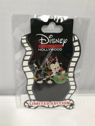 Disney Figaro Cat Tangled In Lights Le 300 Pin Dsf Dssh Christmas Pinocchio