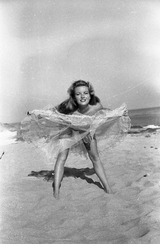 1960s Vogel Negative,  Sexy Pinup Girl Joan Bradley At Beach,  Cheesecake,  T241054