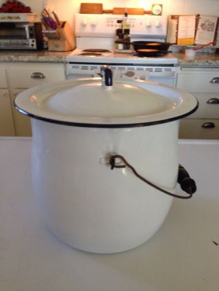 Vintage LARGE Enamelware Pot With Wood Handle And Lid 3