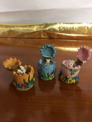 Hinged Easter Eggs With Easter Bunnies Inside About 3 " Tall