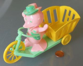 Large Vintage Easter Toy Plastic Duck With Hat Riding A 3 Wheel Cart 7/6