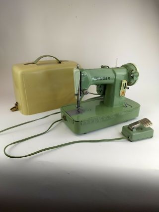 Vintage Singer 185k Compact Heavy Duty Steel Sewing Machine Green W/case