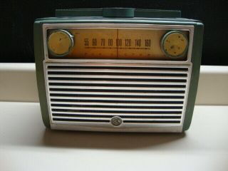 1957 Green Rca Victor Model 7 - Bx - 8l Globetrotter Am Tube Radio Well