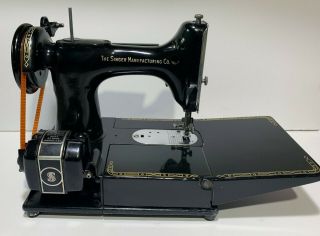 Singer 222K Featherweight Sewing Machine RED S Arm US plug 1960 222 4