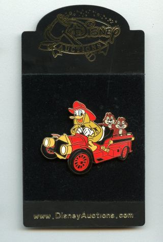Disney Main Street Fireman Donald Duck Fire Engine Chip & Dale Le Pin