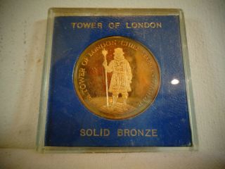 H.  M.  Tower Of London Chief Yeoman Warder / Bird Solid Bronze Medallion Coin