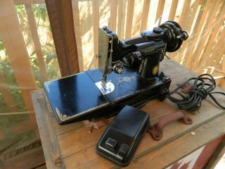 Singer 221 Feather Weight Sewing Machine With Case