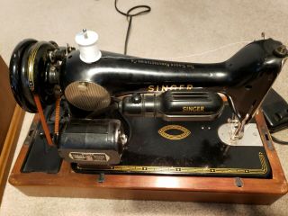 Antique Singer Sewing Machine Model 66,  Made April 1954 In Canada