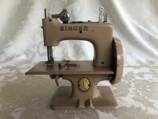 Singer Sewhandy Model 20 Sewing Machine With Portable Case