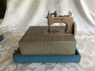 Singer Sewhandy Model 20 Sewing Machine With Portable Case 2