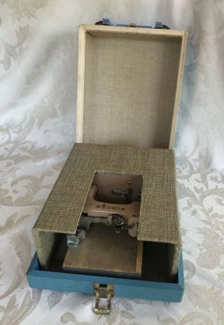 Singer Sewhandy Model 20 Sewing Machine With Portable Case 4