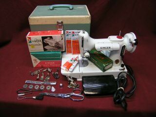 1968/1969 Singer 221k White Featherweight Sewing Machine W/pedal/case/button/att