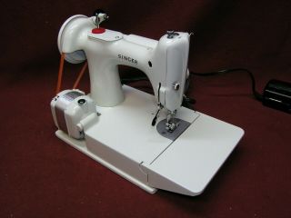 1968/1969 Singer 221K WHITE Featherweight Sewing Machine w/Pedal/Case/Button/Att 8