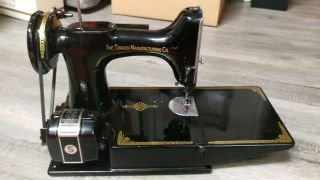 1952 SINGER FEATHERWEIGHT 221 - 1 PORTABLE SEWING MACHINE IN CASE W/ ACCESSORIES 4