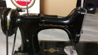 1952 SINGER FEATHERWEIGHT 221 - 1 PORTABLE SEWING MACHINE IN CASE W/ ACCESSORIES 5