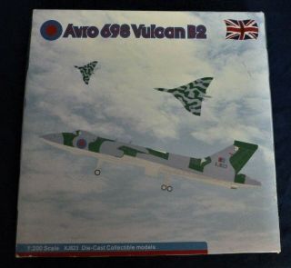 Aviation200 1:200 Avro Vulcan B.  2 Royal Air Force (No.  50 Squadron) XJ823 2